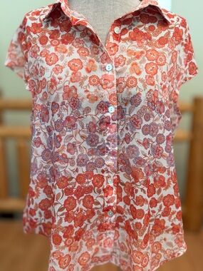 Floral Short-Sleeve Button-Up Top in Coral and Peach